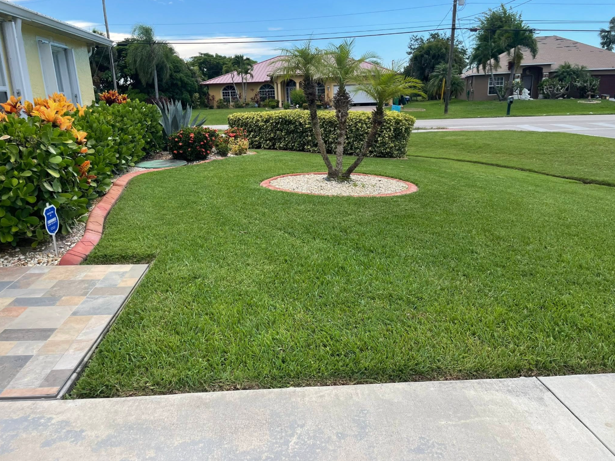 Circular ornamental lawn design